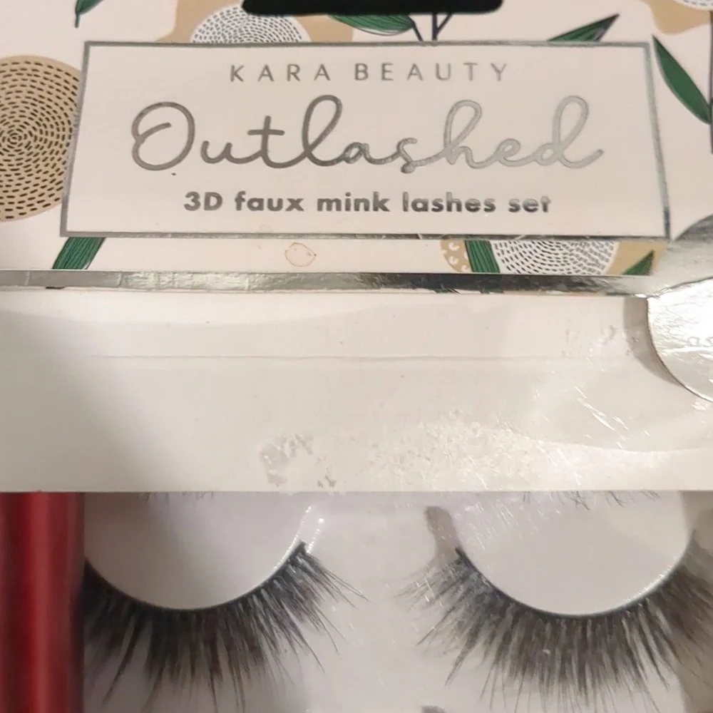 5 Pair Of 3D Faux Mink Lashes with Adhesive